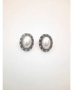 Oval Perl Studs
